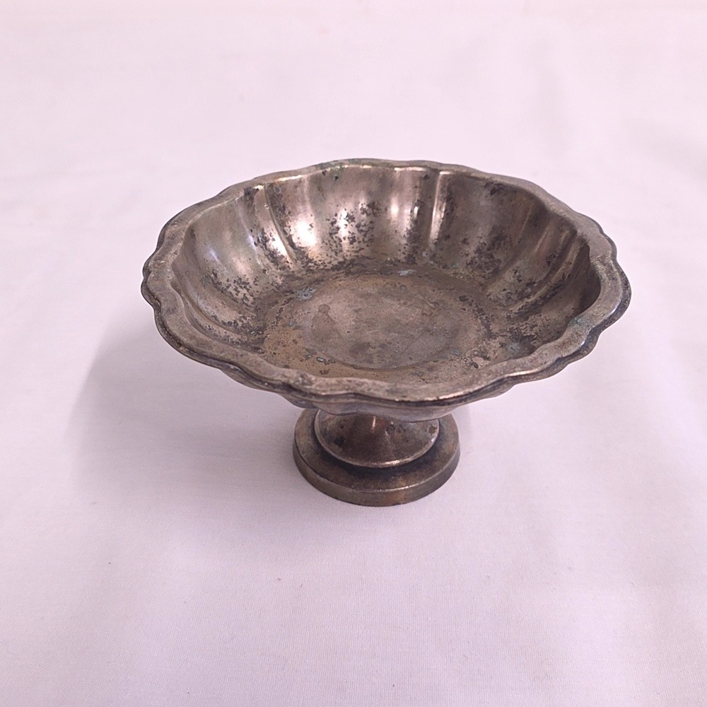 Wm A Rogers Silverplate Pedestal Candy Trinket Dish Scalloped Fluted Vintage
